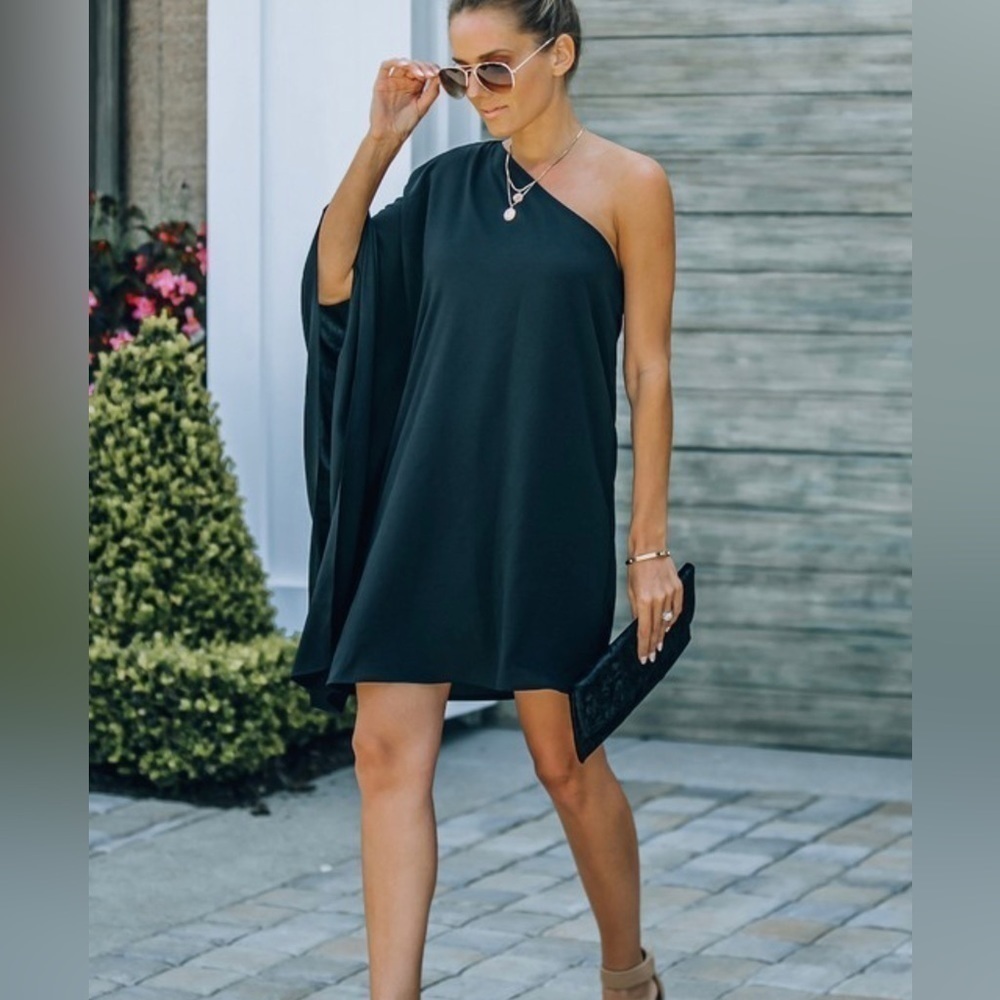Gorgeous! Simple Black One Shoulder Dress.